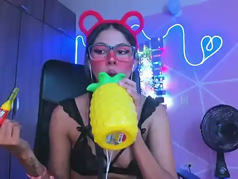 Snapshot of _ALLYSON18_ chatting on January 31, 2025, 2:28 pm ALLYSON18 online show from January 31, 2025, 2:28 pm