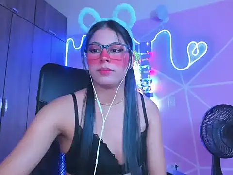 Snapshot of _ALLYSON18_ chatting on February 11, 2025, 2:35 pm ALLYSON18 online show from February 11, 2025, 2:35 pm