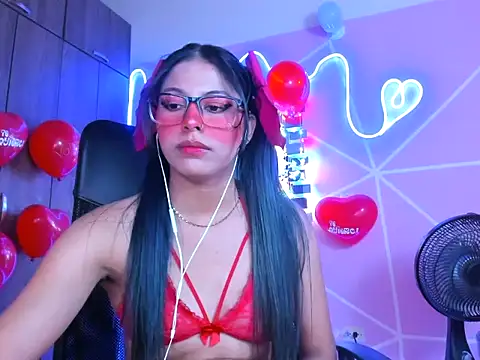 Snapshot of _ALLYSON18_ chatting on February 14, 2025, 5:36 pm ALLYSON18 online show from February 14, 2025, 5:36 pm