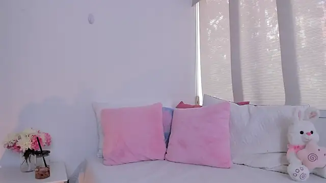 Snapshot of Brisa_blue chatting on February 19, 2025, 7:16 pm Brisa blue online show from February 19, 2025, 7:16 pm