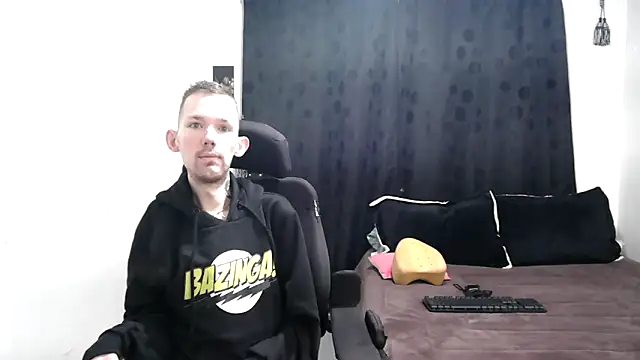 Snapshot of Sophia_and_Thomas chatting on January 5, 2025, 8:10 pm Sophia and Thomas online show from January 5, 2025, 8:10 pm