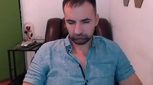 Snapshot of Leo_1617 chatting on December 3, 2024, 11:57 pm Leo 1617 online show from December 3, 2024, 11:57 pm