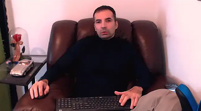 Snapshot of Leo_1617 chatting on December 16, 2024, 10:50 am Leo 1617 online show from December 16, 2024, 10:50 am