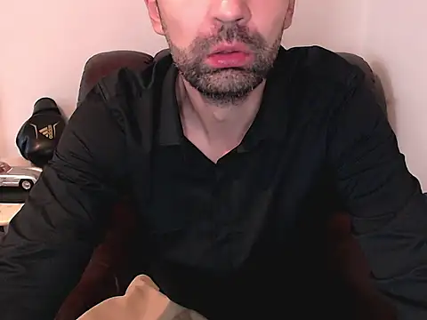 Snapshot of Leo_1617 chatting on October 20, 2025, 2:39 pm Leo 1617 online show from October 20, 2025, 2:39 pm