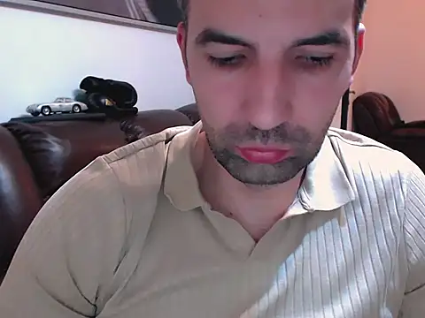 Snapshot of Leo_1617 chatting on November 4, 2025, 9:58 pm Leo 1617 online show from November 4, 2025, 9:58 pm