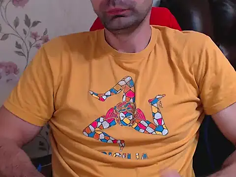 Snapshot of Leo_1617 chatting on November 10, 2025, 1:10 pm Leo 1617 online show from November 10, 2025, 1:10 pm