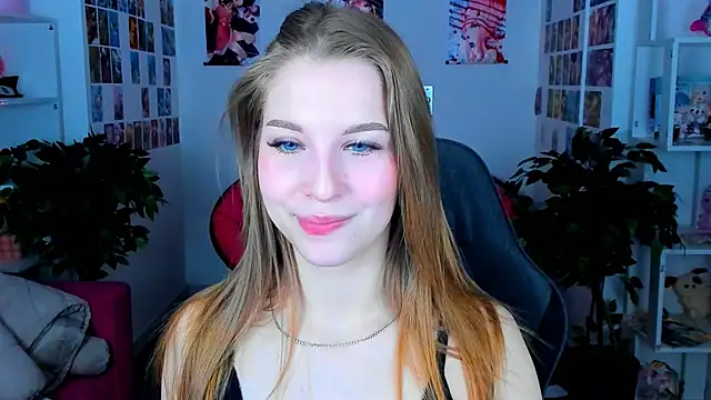 Snapshot of CuteMousee chatting on December 22, 2024, 8:38 am CuteMousee online show from December 22, 2024, 8:38 am