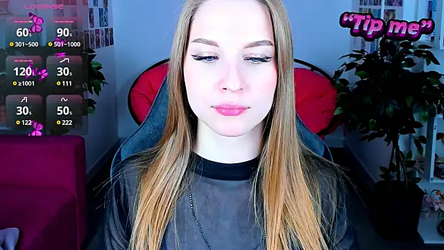 Snapshot of CuteMousee chatting on January 5, 2025, 11:48 am CuteMousee online show from January 5, 2025, 11:48 am