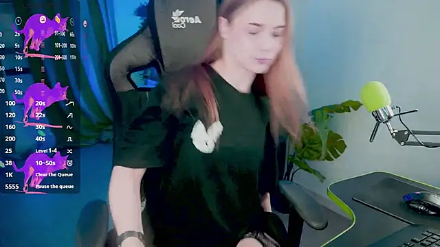 Snapshot of CuteMousee chatting on September 14, 2025, 8:35 am CuteMousee online show from September 14, 2025, 8:35 am