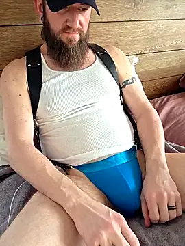 Snapshot of Icebearsticlese chatting on February 12, 2026, 10:16 pm Icebearsticlese online show from February 12, 2026, 10:16 pm