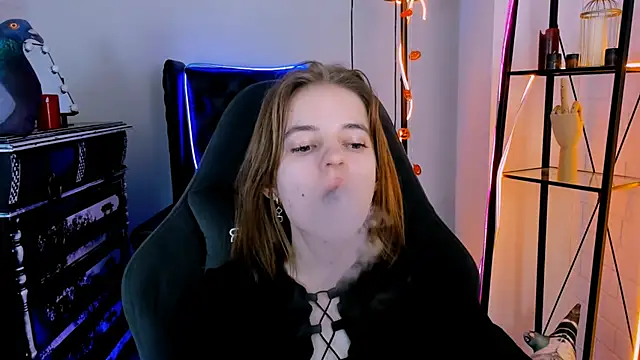 Snapshot of TinaDavil chatting on December 3, 2024, 2:27 pm TinaDavil online show from December 3, 2024, 2:27 pm