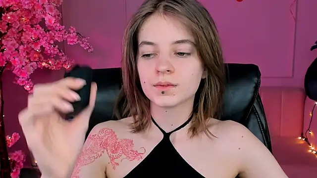 Snapshot of TinaDavil chatting on February 19, 2025, 5:38 pm TinaDavil online show from February 19, 2025, 5:38 pm