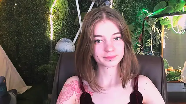 Snapshot of TinaDavil chatting on February 25, 2025, 8:51 pm TinaDavil online show from February 25, 2025, 8:51 pm