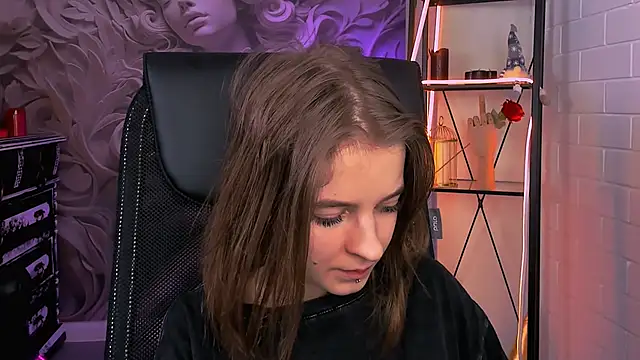 Snapshot of TinaDavil chatting on March 3, 2025, 8:43 pm TinaDavil online show from March 3, 2025, 8:43 pm