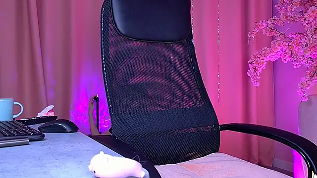 TinaDavil online show from February 18, 2026, 9:27 am