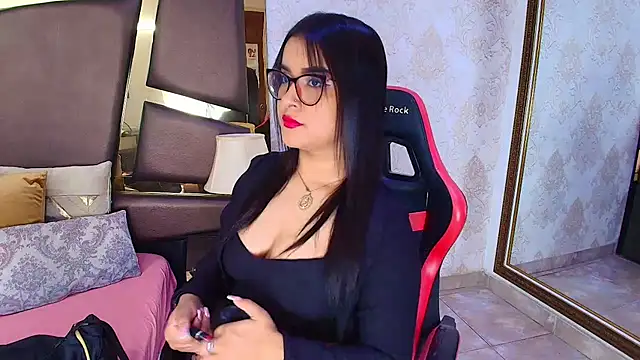 Snapshot of ZoehRoux chatting on February 4, 2025, 4:15 am ZoehRoux online show from February 4, 2025, 4:15 am