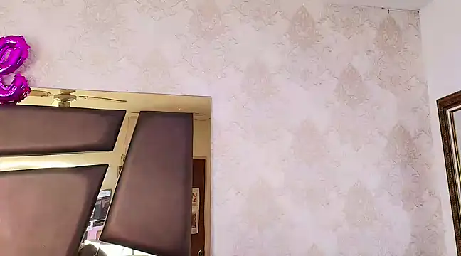 Snapshot of ZoehRoux chatting on February 23, 2025, 4:39 am ZoehRoux online show from February 23, 2025, 4:39 am