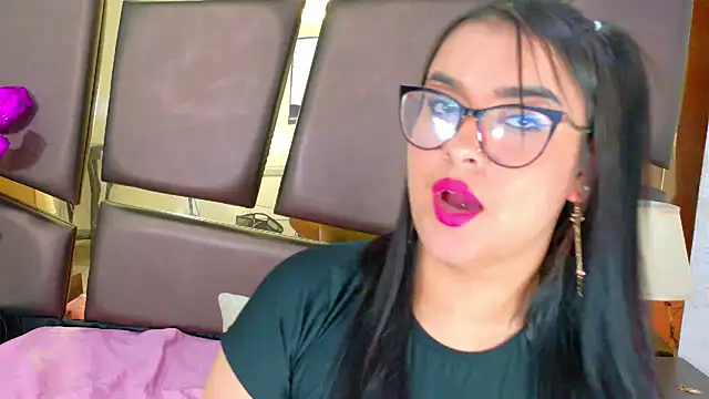 Snapshot of ZoehRoux chatting on March 21, 2025, 10:17 am ZoehRoux online show from March 21, 2025, 10:17 am