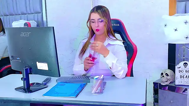 Snapshot of ZoehRoux chatting on October 10, 2025, 4:00 am ZoehRoux online show from October 10, 2025, 4:00 am