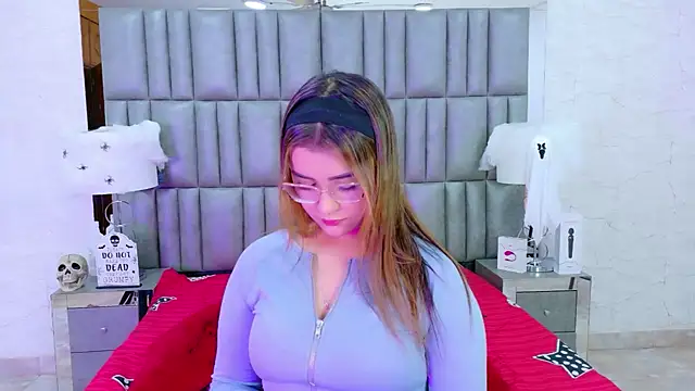 Snapshot of ZoehRoux chatting on October 17, 2025, 4:04 am ZoehRoux online show from October 17, 2025, 4:04 am