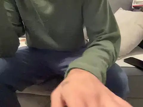 4small4inchlol online show from December 15, 2025, 11:47 am