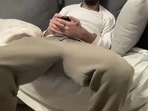 Snapshot of 4small4inchlol chatting on February 3, 2026, 8:25 pm 4small4inchlol online show from February 3, 2026, 8:25 pm