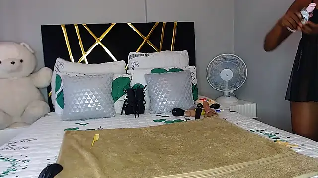 MissBigNipples online show from February 21, 2025, 5:35 am