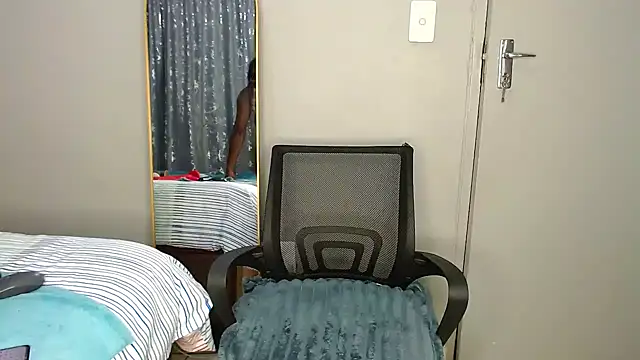 Snapshot of MissBigNipples chatting on April 7, 2026, 1:50 am MissBigNipples online show from April 7, 2026, 1:50 am