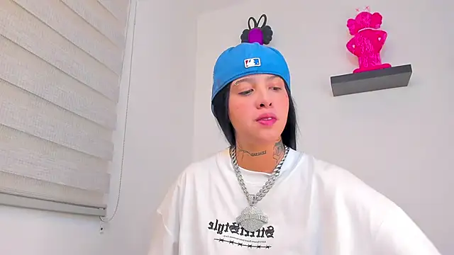 Snapshot of Gangster_Girl chatting on January 2, 2025, 1:17 am Gangster Girl online show from January 2, 2025, 1:17 am