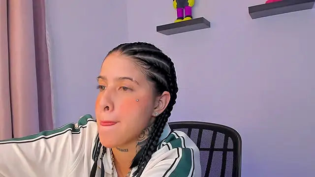 Snapshot of Gangster_Girl chatting on February 11, 2025, 1:10 am Gangster Girl online show from February 11, 2025, 1:10 am