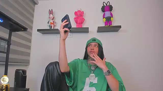 Gangster Girl online show from April 30, 2026, 12:39 am