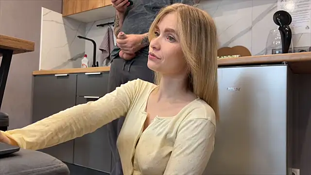 Adelovenick online show from April 16, 2026, 3:40 am