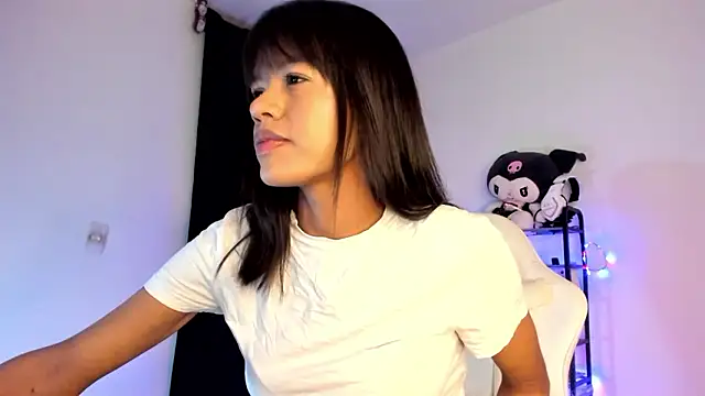 meganthompsonn22 online show from March 5, 2026, 6:53 am