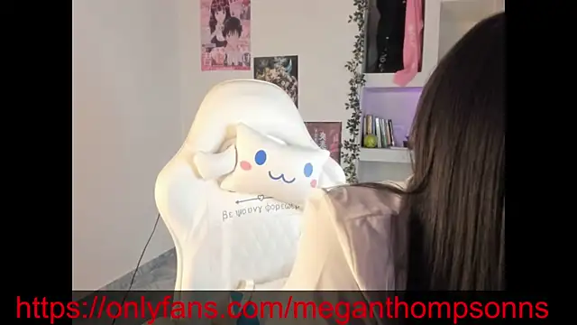 meganthompsonn22 online show from July 27, 2026, 11:34 pm