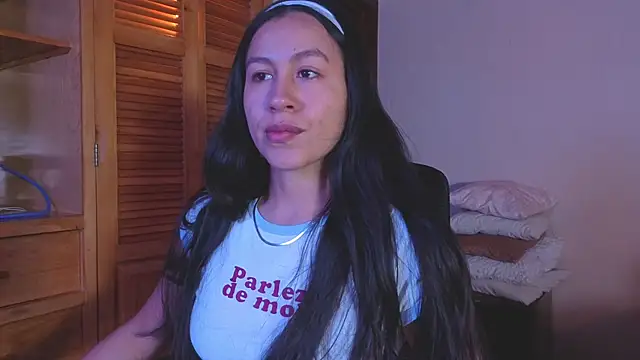 EmiGomez  online show from July 18, 2026, 12:48 am