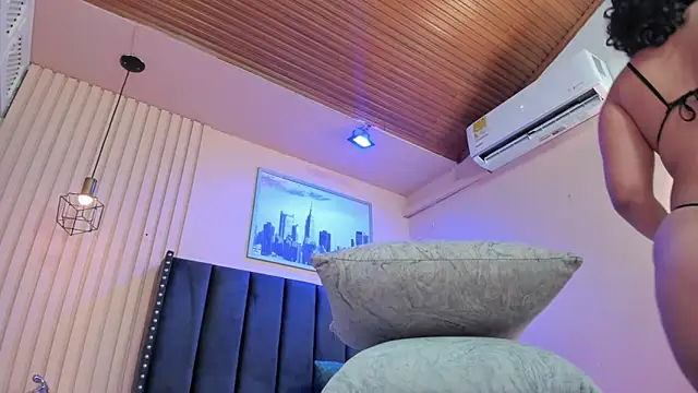 viiolett lee online show from February 22, 2026, 8:40 pm