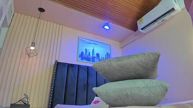 viiolett lee online show from March 25, 2026, 8:15 pm