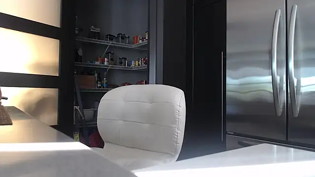 Snapshot of Toy-Daddy chatting on October 1, 2025, 1:17 pm Toy-Daddy online show from October 1, 2025, 1:17 pm