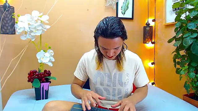 aslyhernandez 7 online show from October 16, 2025, 3:35 pm