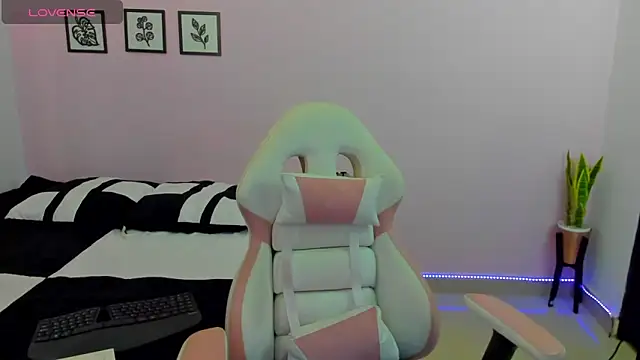 sophie pazz online show from March 9, 2026, 10:36 pm