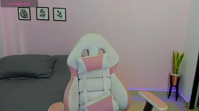 sophie pazz online show from March 21, 2026, 4:43 pm