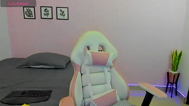 sophie pazz online show from March 28, 2026, 10:42 pm