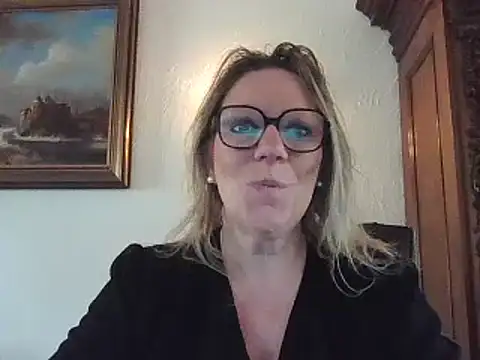 Silkesquirt online show from February 17, 2025, 8:09 am