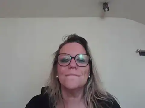 Silkesquirt online show from March 6, 2025, 1:35 pm