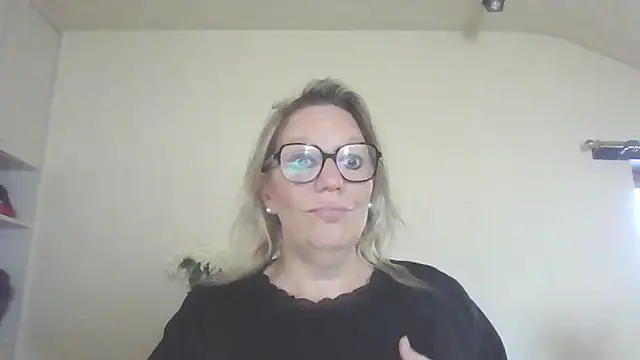 Silkesquirt online show from September 11, 2025, 7:19 am