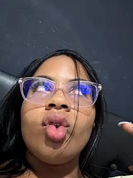 Snapshot of SussiSotto chatting on December 8, 2024, 8:25 pm SussiSotto online show from December 8, 2024, 8:25 pm