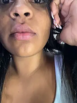 Snapshot of SussiSotto chatting on December 11, 2024, 12:02 pm SussiSotto online show from December 11, 2024, 12:02 pm