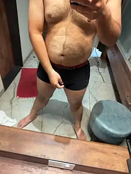 versatile guy01 online show from February 8, 2026, 3:21 am