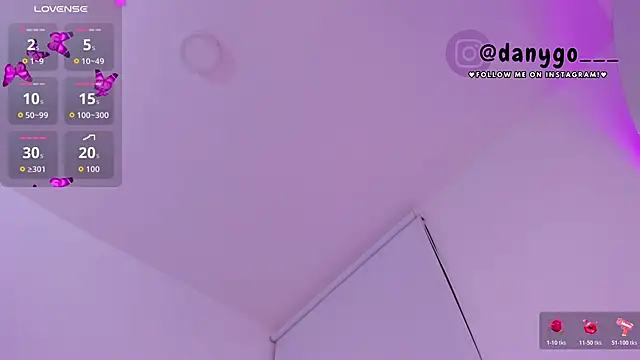 Snapshot of ZarianaEvanz chatting on October 25, 2025, 11:32 pm ZarianaEvanz online show from October 25, 2025, 11:32 pm