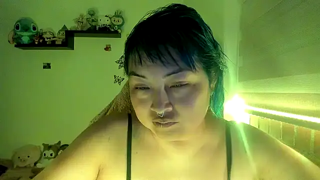 Shaddycute  online show from December 23, 2025, 1:14 am